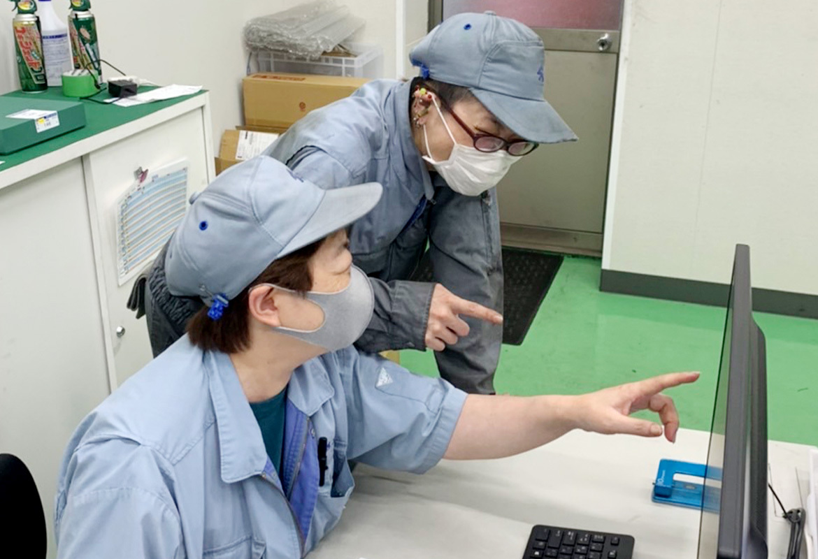 画像：○○職　雨森恵子さん（入社〇年目）